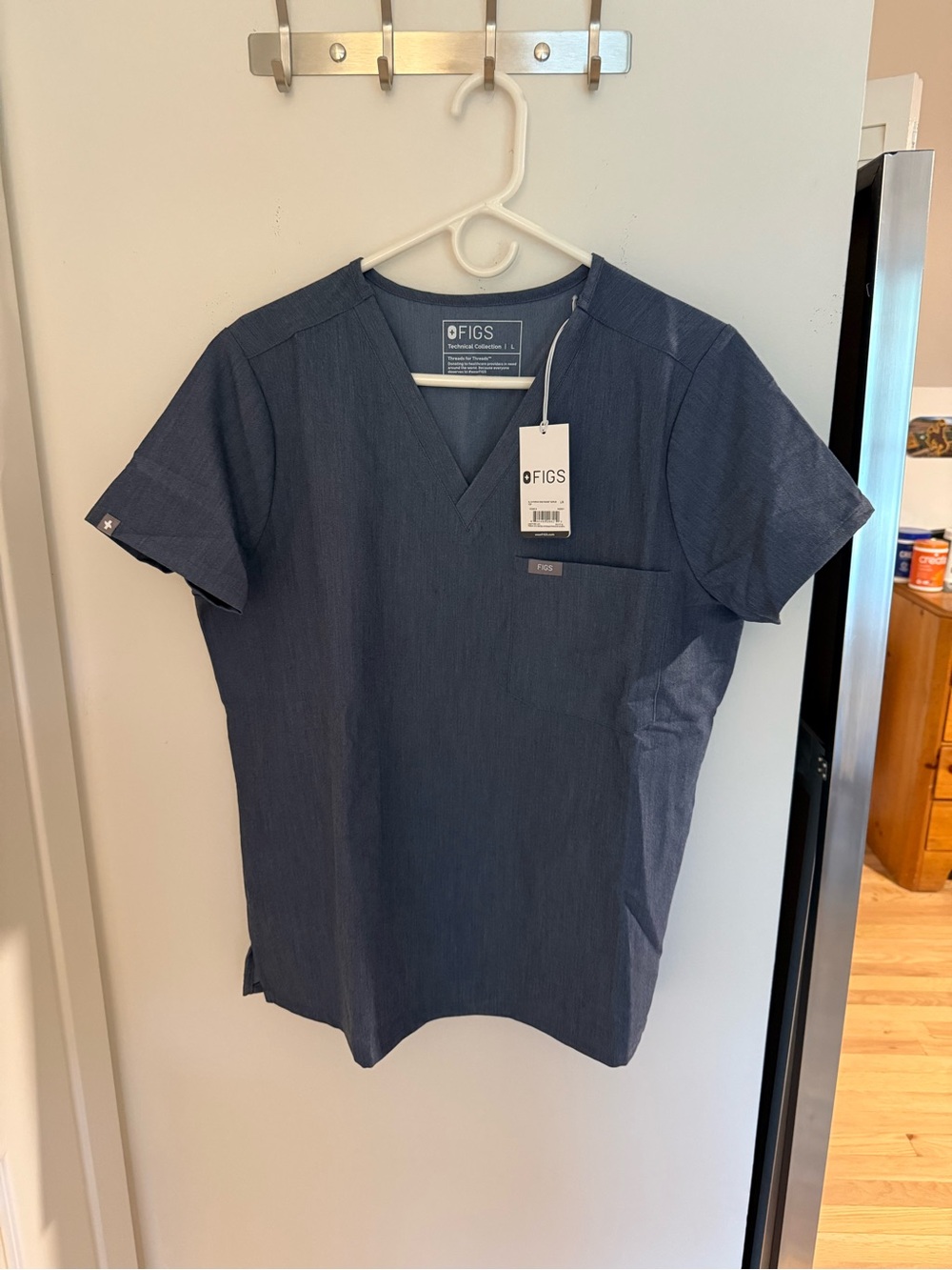 Figs Women's Short Sleeve V-Neck Top in Navy